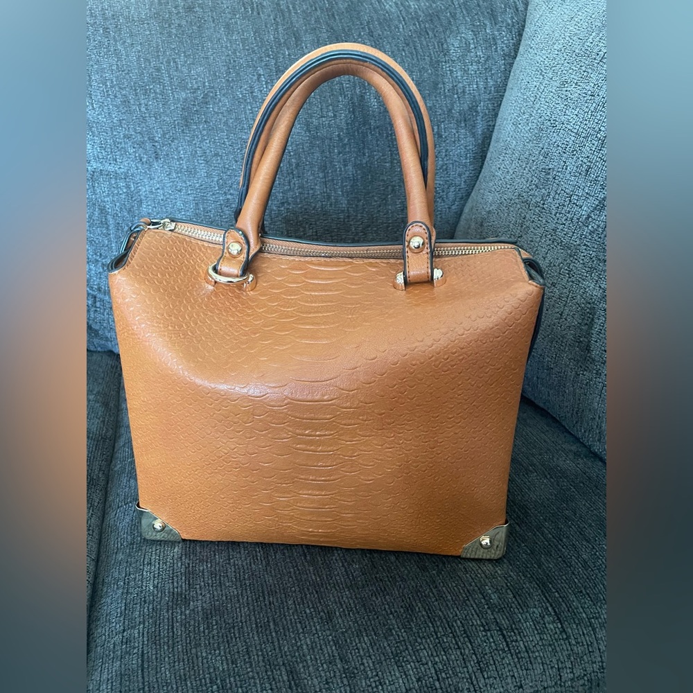 Spacious tote. EUC.